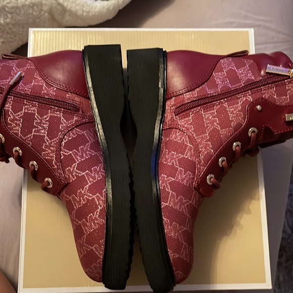 Michael Kors Pomegranate color size 8 US NWT - Picture 3 of 7